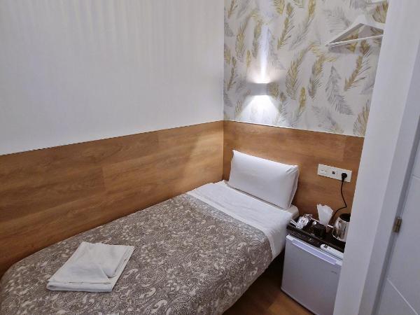 Hostal A Nuestra Senora de La Paloma : photo 3 de la chambre petite chambre simple intérieure