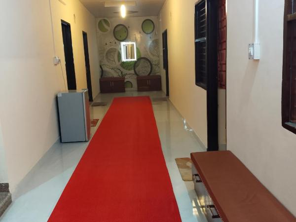 JMD 13 Hotel : photo 5 de la chambre chambre double avec salle de bains privative