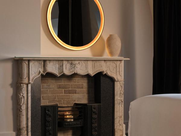 Hotel Cap Diamant : photo 1 de la chambre chambre lit king-size