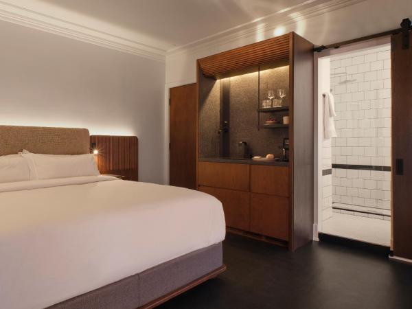 Hotel Cap Diamant : photo 2 de la chambre chambre lit king-size