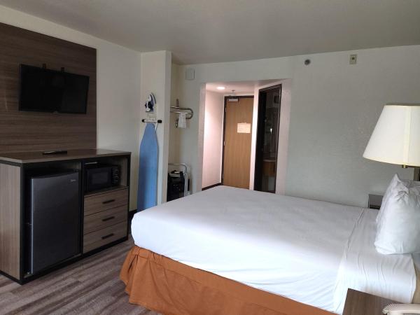 Super 8 by Wyndham Austin North/University Area : photo 3 de la chambre chambre lit queen-size - non-fumeurs