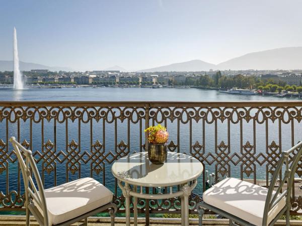 The Ritz-Carlton Hotel de la Paix, Geneva : photo 7 de la chambre suite 1 chambre lit king-size avec canapé-lit et balcon - vue frontale sur lac