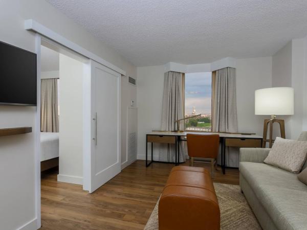 Sheraton Suites Market Center Dallas : photo 1 de la chambre 1 king & sofa bed, club level, suite, balcony