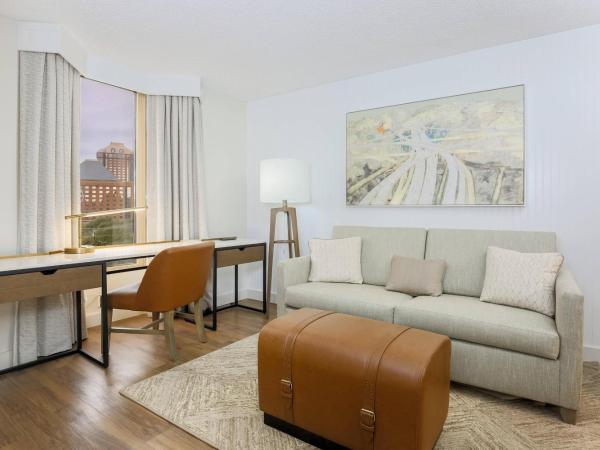 Sheraton Suites Market Center Dallas : photo 6 de la chambre 1 king & sofa bed, club level, suite, balcony