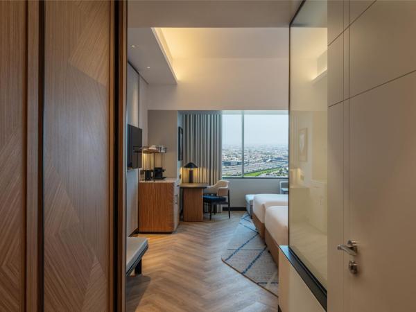 Sheraton Mall of the Emirates Hotel, Dubai : photo 3 de la chambre chambre lits jumeaux club - vue sur panorama urbain - accès au salon club incluant petit-déjeuner, cocktails en soirée, boissons sans alcool et canapés
