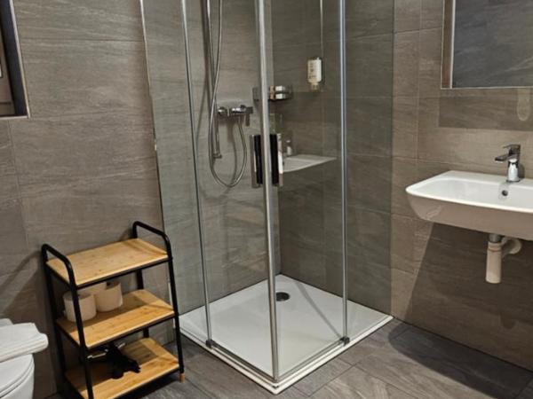 The Aarburg Hotel & Café : photo 2 de la chambre chambre double ou lits jumeaux - vue sur ville