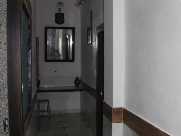 Hotel Lasani Inn : photo 9 de la chambre chambre double deluxe (2 adultes + 1 enfant)