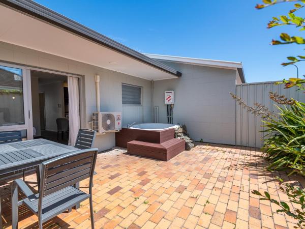 Aurora City Suites Motel : photo 5 de la chambre suite 1 chambre de luxe avec bain à remous