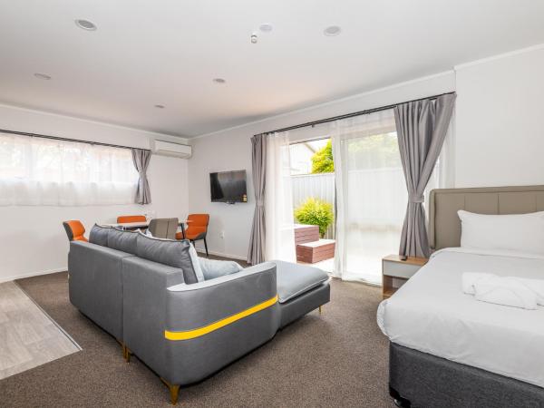 Aurora City Suites Motel : photo 7 de la chambre suite de luxe 2 chambres avec baignoire spa