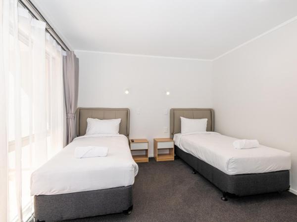 Aurora City Suites Motel : photo 9 de la chambre suite 2 chambres standard avec baignoire spa