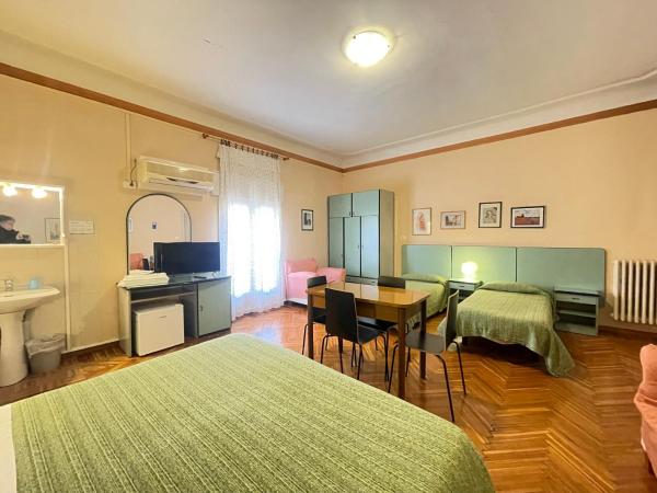 Hotel Panorama Bologna Centro : photo 2 de la chambre chambre triple avec salle de bains commune