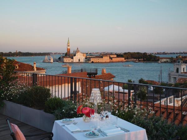 The St. Regis Venice : photo 10 de la chambre chambre lit king-size avec terrasse - vue sur canal