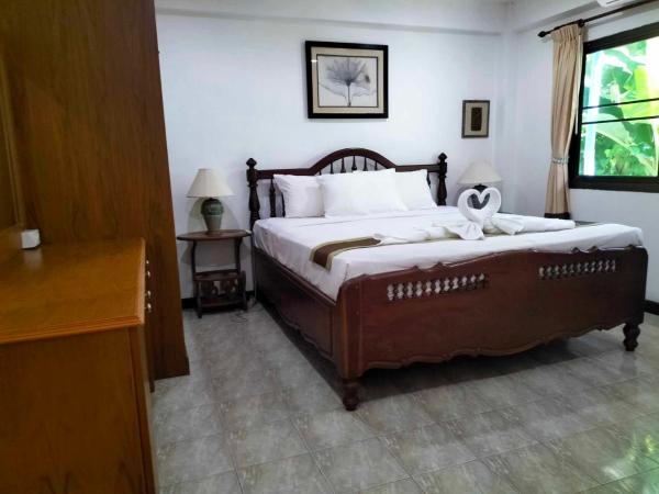 Naithon Beach Villa : photo 5 de la chambre chambre lit king-size - vue sur mer