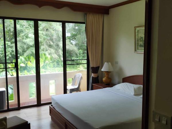 Naithon Beach Villa : photo 9 de la chambre chambre double - vue sur montagne