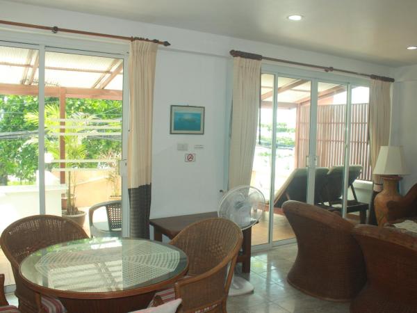 Naithon Beach Villa : photo 7 de la chambre chambre lit king-size - vue sur mer