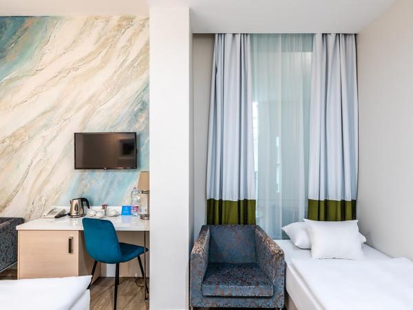 Atrium Fashion Hotel : photo 5 de la chambre chambre double ou lits jumeaux avec lit d'appoint