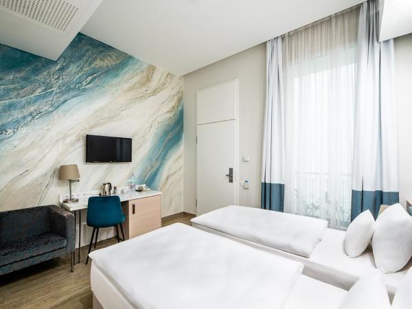 Atrium Fashion Hotel : photo 2 de la chambre chambre double ou lits jumeaux – vue sur atrium