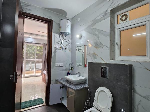 Place to stay in Gurugram : photo 9 de la chambre chambre double deluxe avec balcon