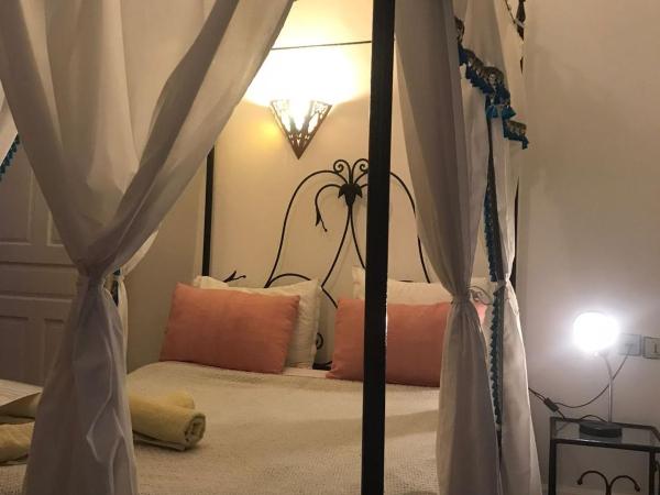 Hôtel Riad Gnaoua : photo 10 de la chambre chambre double (1-2 adultes)