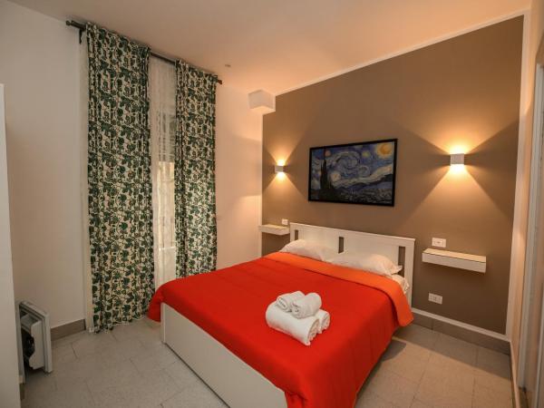 Living Salerno B&b : photo 3 de la chambre chambre double avec salle de bains privative