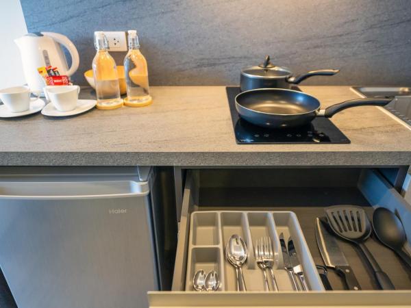 HOMA Phuket Town : photo 2 de la chambre studio lits jumeaux + espace de coworking gratuit