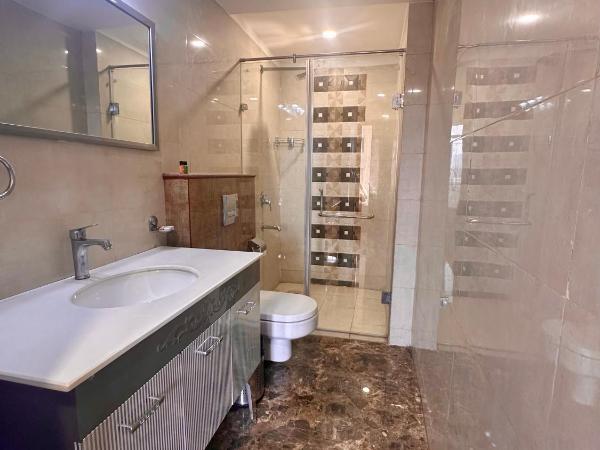 Flamingo Hotel Sector 67 I Studio Rooms I Gurgaon : photo 3 de la chambre studio avec balcon