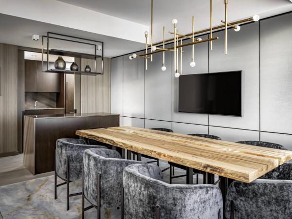 JW Marriott Edmonton ICE District : photo 4 de la chambre executive lounge access, 1 bedroom vice presidential suite, 1 king