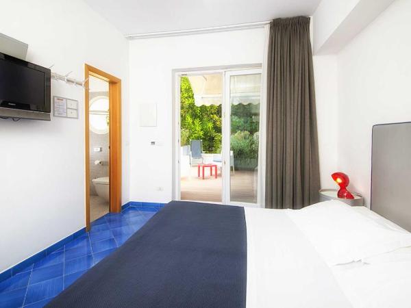 Hotel della baia - Negombo Parco Termale : photo 1 de la chambre chambre double avec salle de bains privative