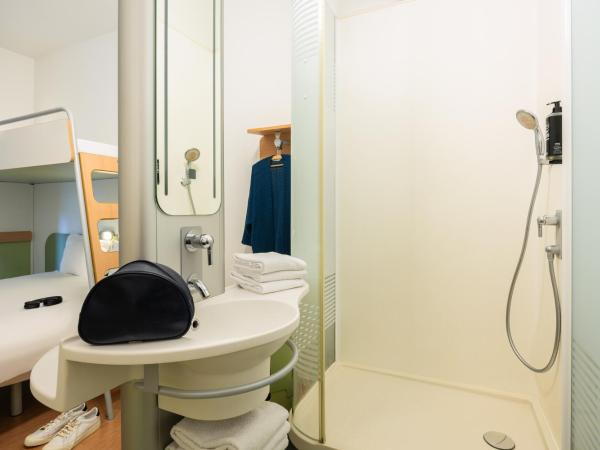 ibis budget Brugge Centrum Station : photo 1 de la chambre chambre triple standard