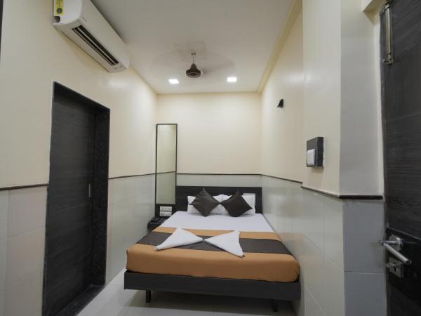 Hotel Triton - Near US Embassy : photo 3 de la chambre chambre double standard