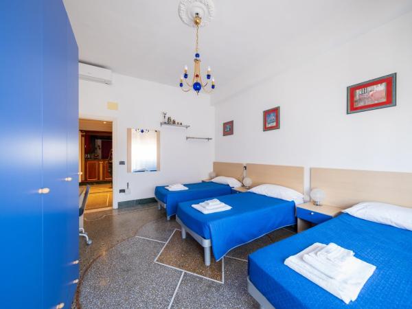 BBC Christian Bed & Breakfast : photo 8 de la chambre chambre triple avec salle de bains commune