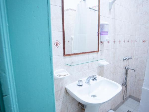 LEAD Pods Hostel : photo 4 de la chambre lit dans dortoir mixte de 6 lits