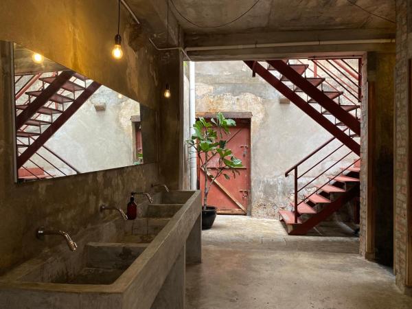 The Frame Guesthouse : photo 1 de la chambre chambre double avec salle de bains commune