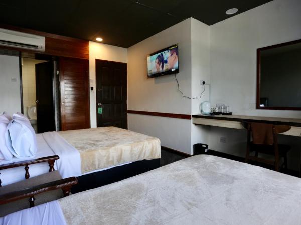 Fata Hotel by Project Borneo : photo 3 de la chambre chambre familiale avec balcon