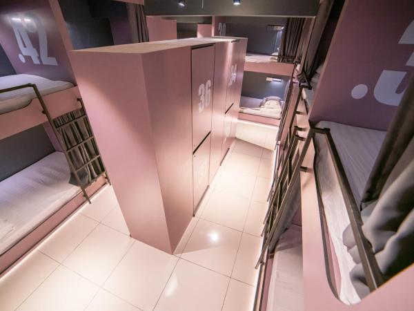 Homy Seafront Hostel : photo 2 de la chambre lit simple dans dortoir mixte