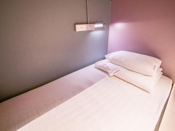 Homy Seafront Hostel : photo 4 de la chambre lit simple dans dortoir mixte