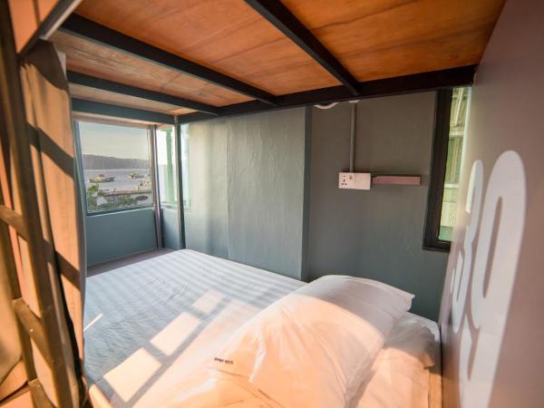 Homy Seafront Hostel : photo 8 de la chambre lit simple dans dortoir mixte