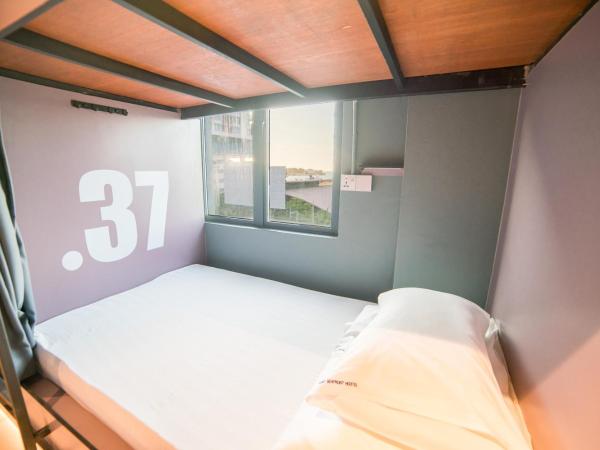 Homy Seafront Hostel : photo 9 de la chambre lit simple dans dortoir mixte