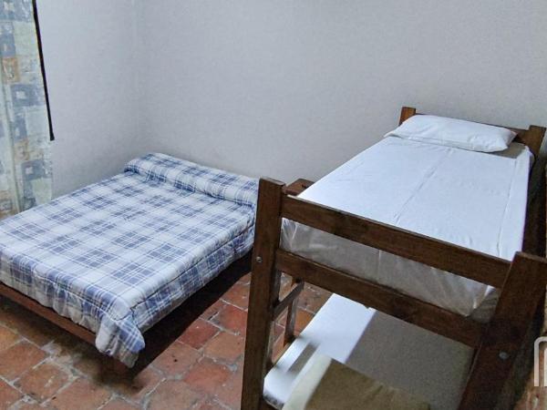 LEAD Pods Hostel : photo 4 de la chambre chambre quadruple avec salle de bains commune