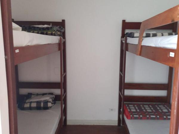 Praça da Árvore Hostel : photo 3 de la chambre lit simple dans dortoir pour hommes