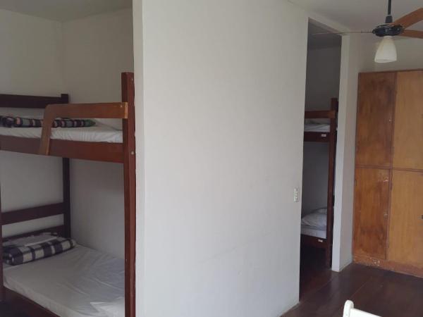 Praça da Árvore Hostel : photo 4 de la chambre lit simple dans dortoir pour hommes