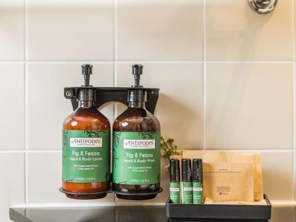 Crowne Plaza Canberra, an IHG Hotel : photo 2 de la chambre chambre king standard avec vue sur ville