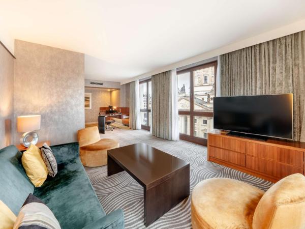 Hilton Berlin : photo 3 de la chambre suite d'angle avec accès au salon exécutif