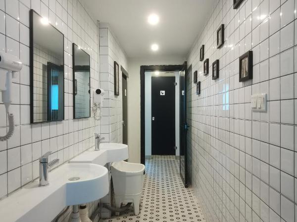 不负韶华青年旅馆 Youth Hostel : photo 9 de la chambre lit dans dortoir 6 lits