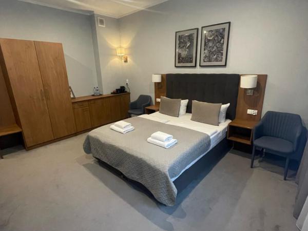 Brassel Aparthotel : photo 2 de la chambre chambre double avec lit d'appoint