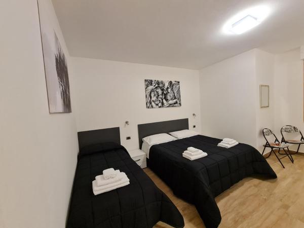 Monti Guest House Alghero : photo 4 de la chambre chambre triple