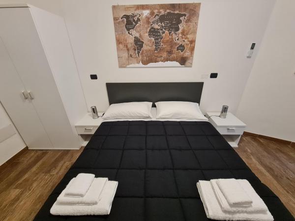 Monti Guest House Alghero : photo 1 de la chambre chambre double avec terrasse
