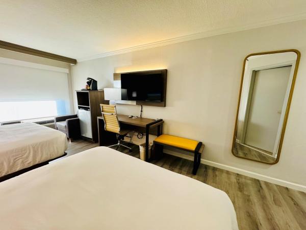 Comfort Inn & Suites Houston I-10 West Energy Corridor : photo 2 de la chambre chambre quadruple avec 2 lits queen-size - non-fumeurs