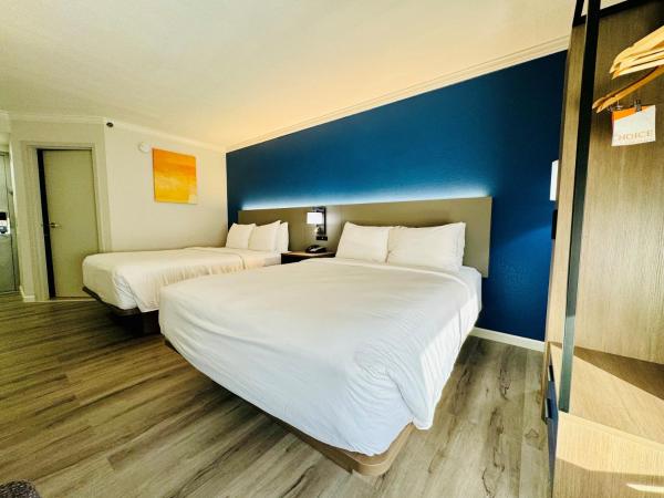 Comfort Inn & Suites Houston I-10 West Energy Corridor : photo 3 de la chambre chambre quadruple avec 2 lits queen-size - non-fumeurs