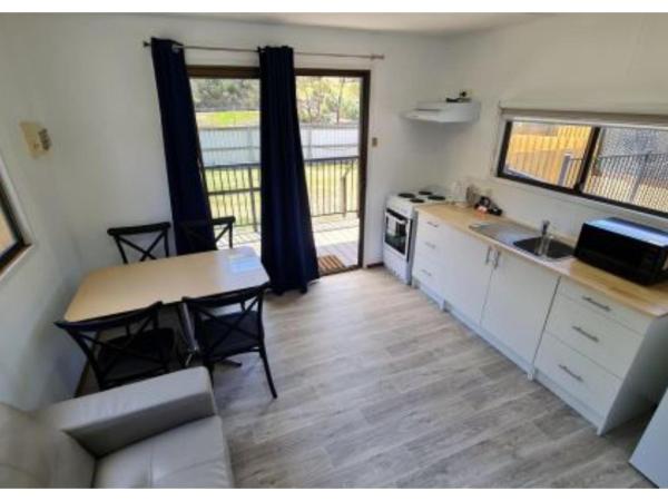 Discovery Parks - Hobart : photo 4 de la chambre standard cabin - sleeps 4 - pet friendly